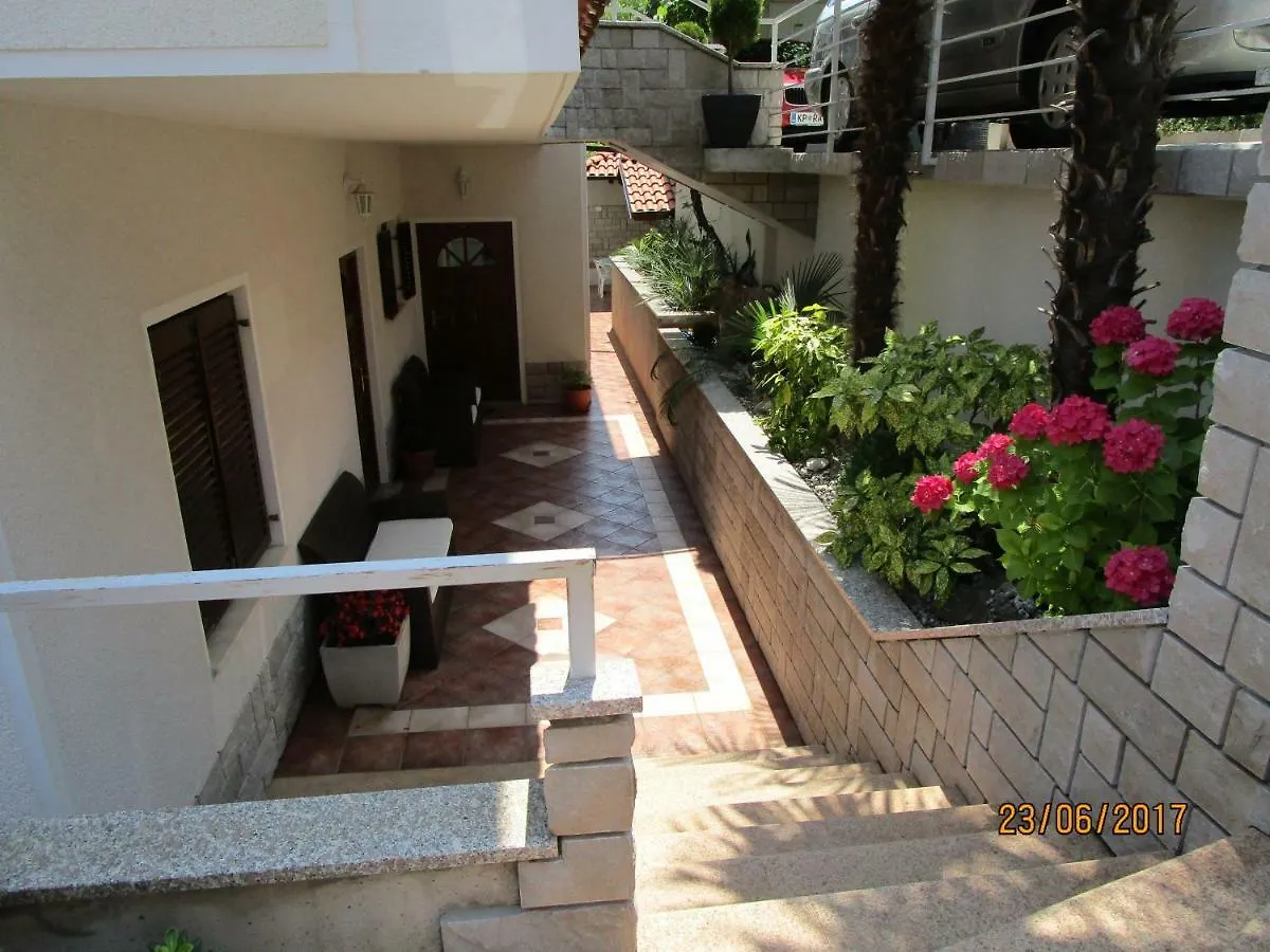 לובראן Villa Suzy-Apartments Suzana דירה
